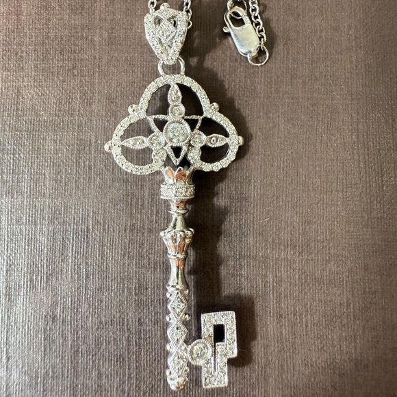 Elegant 14k White Gold Diamond Key Pendant Necklace - Picture 6 of 9